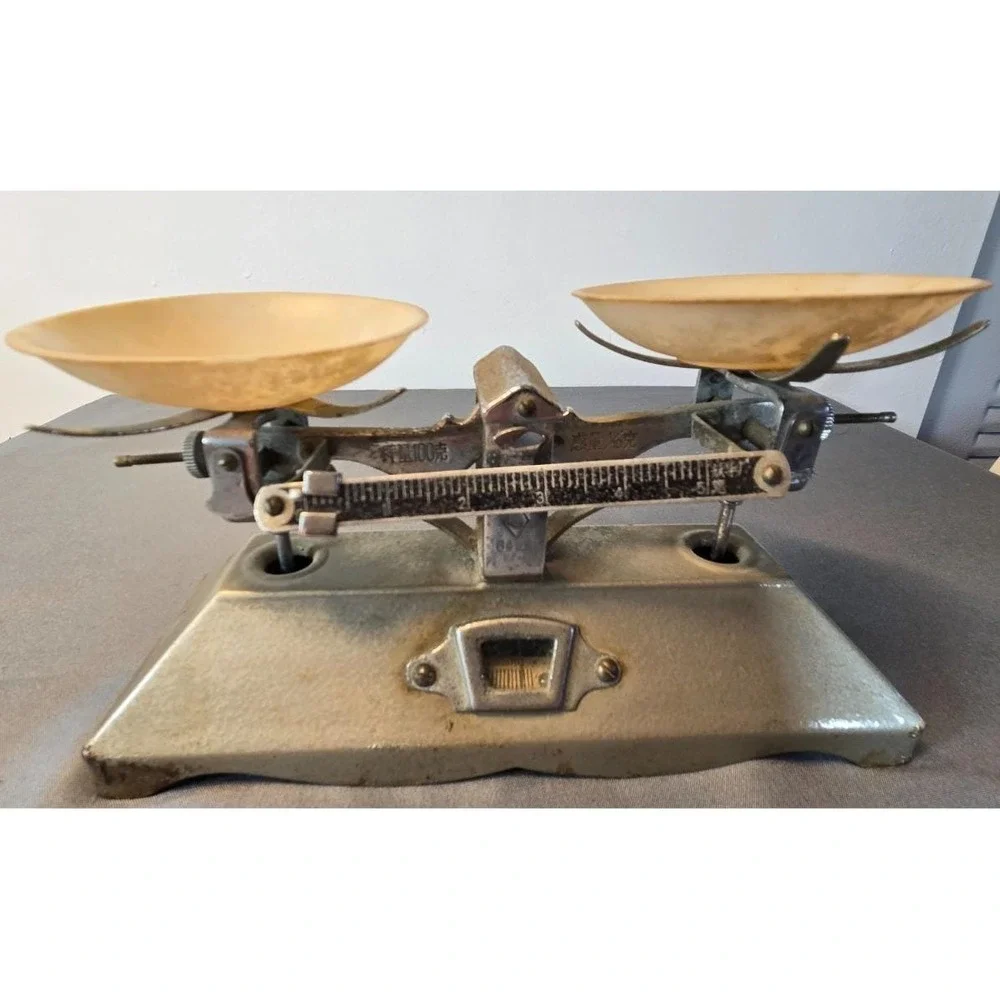 Vintage 1960s Chinese Laboratory Balance Scale – 100g Capacity / 0.1g Sensitivit